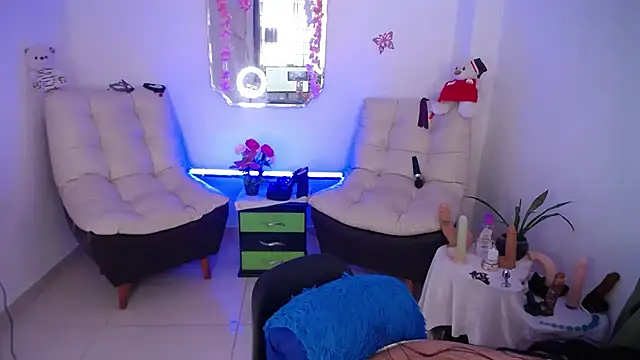 Snapshot of susan_smith18 chatting on January 15, 4:43 pm susan smith18 online show from January 15, 4:43 pm