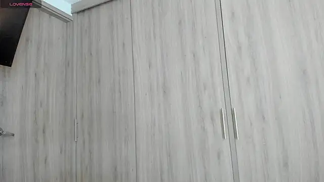 Snapshot of nelumbonucifera chatting on January 17, 1:25 am nelumbonucifera online show from January 17, 1:25 am