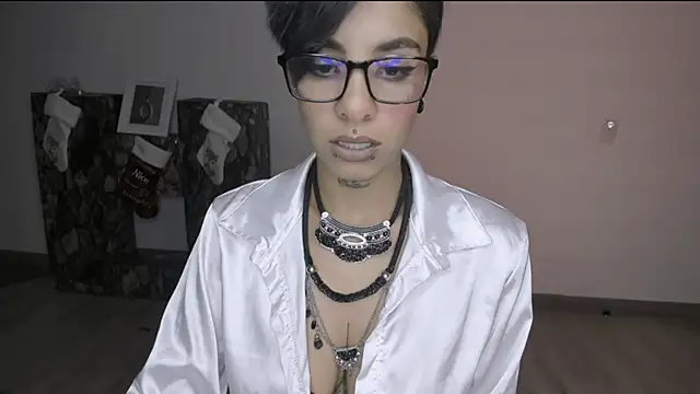 luci fer devil online show from December 20, 5:04 am