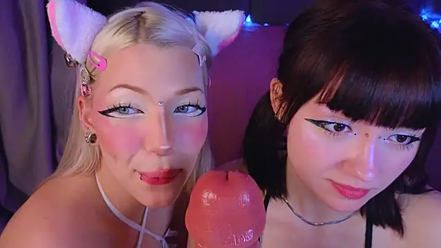 Snapshot of Wildneck chatting on May 13, 10:06 pm Wildneck online show from May 13, 10:06 pm