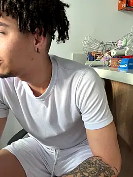 bigryann23 online show from November 2, 9:17 pm